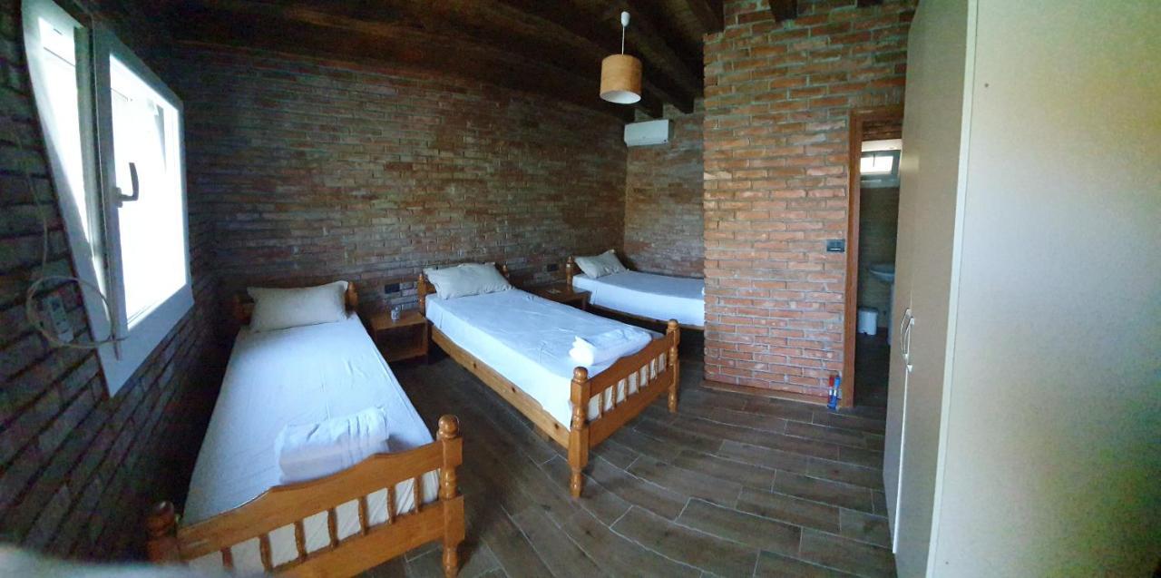 Borealis Guest House Koman Esterno foto
