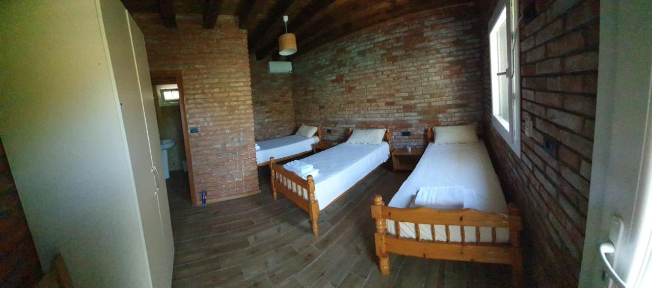 Borealis Guest House Koman Esterno foto